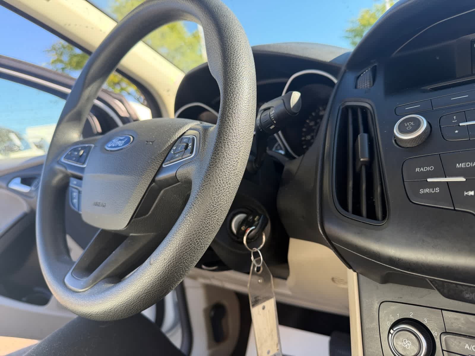 Used 2015 Oxford White Ford SE image 26