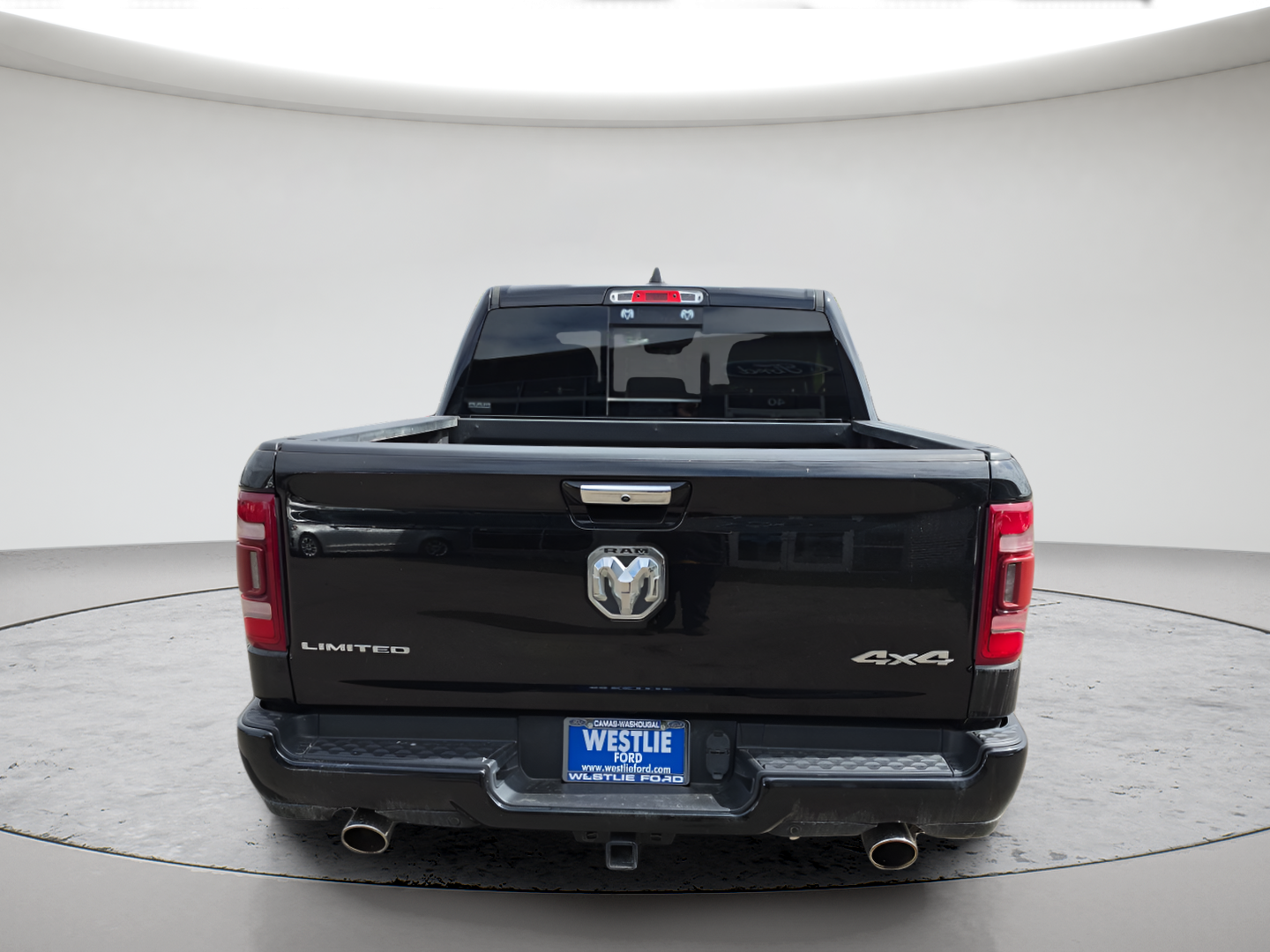 Used 2022 Diamond Black Crystal Pearlcoat Ram Limited image 5