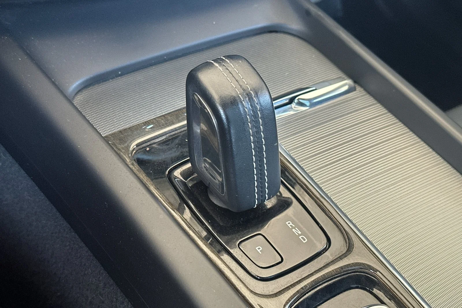 Used 2022 SILVER Volvo R-Design image 21