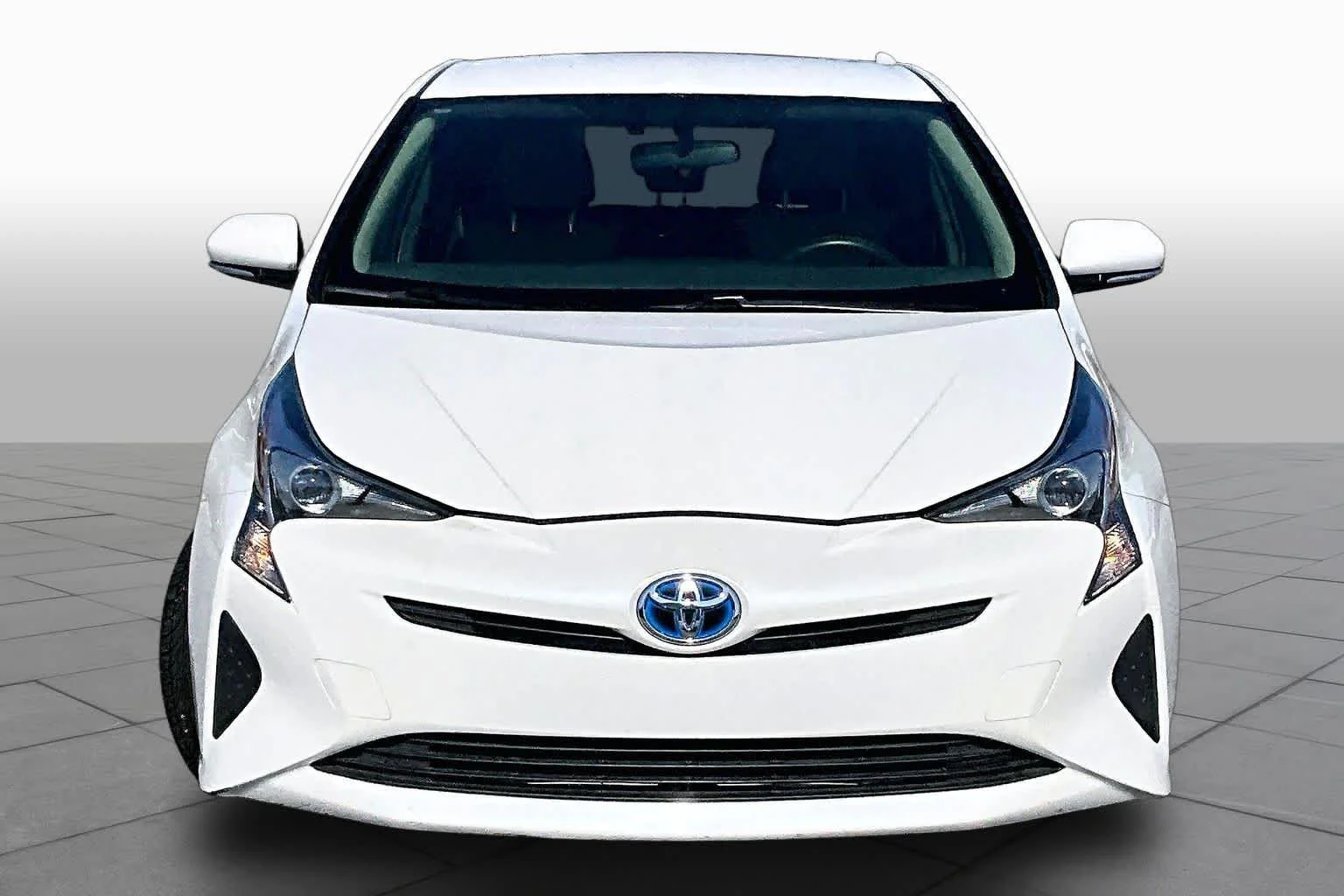 Used 2016 Blizzard Pearl Toyota Three image 3