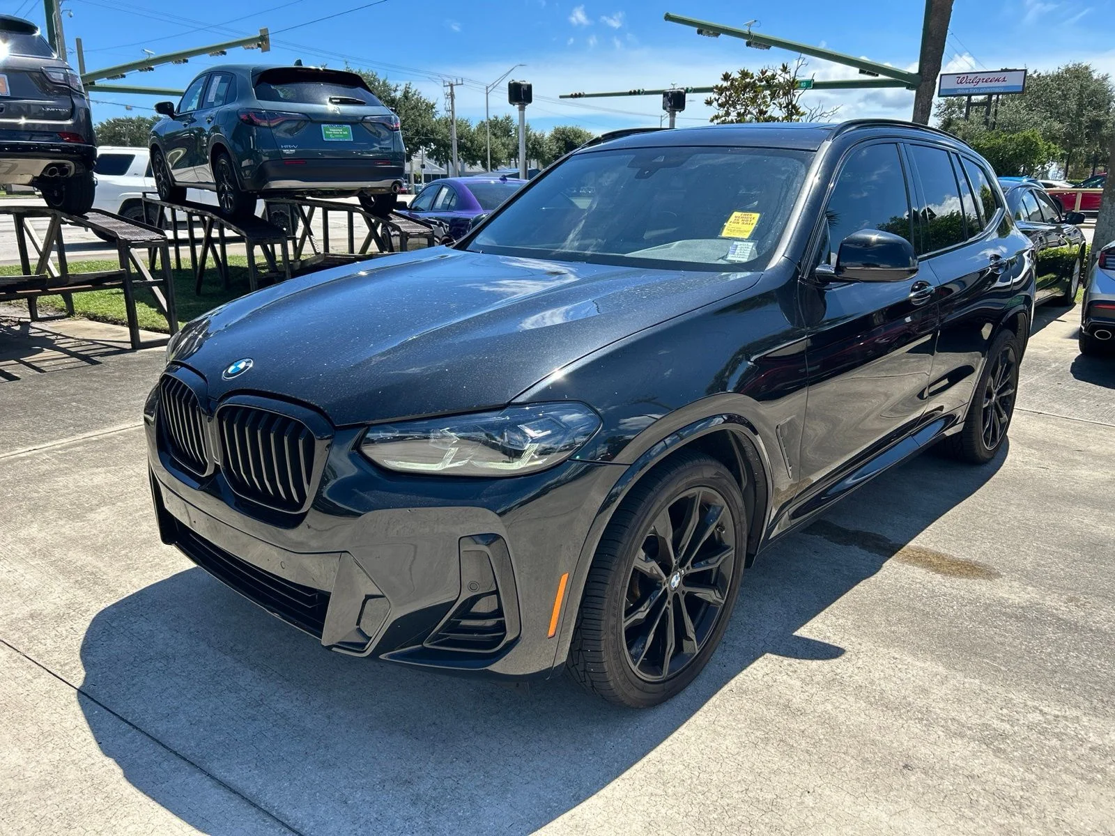 Used 2022 Black Sapphire Metallic BMW sDrive30i image 20