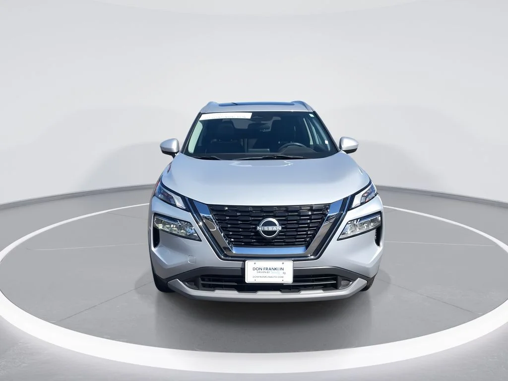 Used 2023 Silver Nissan SV image 3