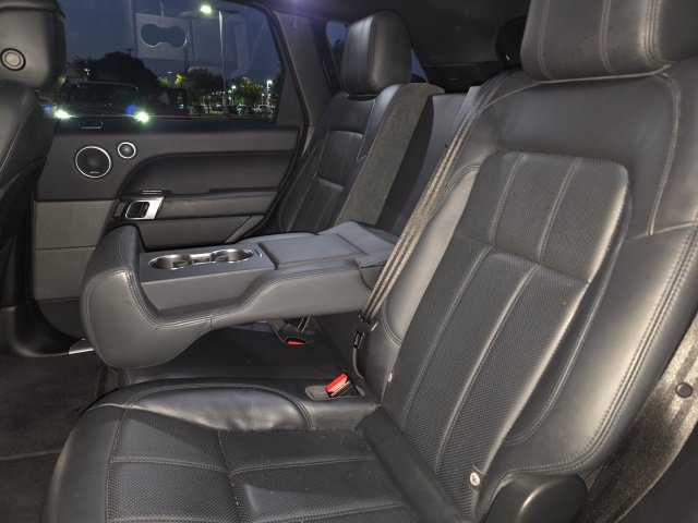 Used 2019 White Land Rover HSE image 7