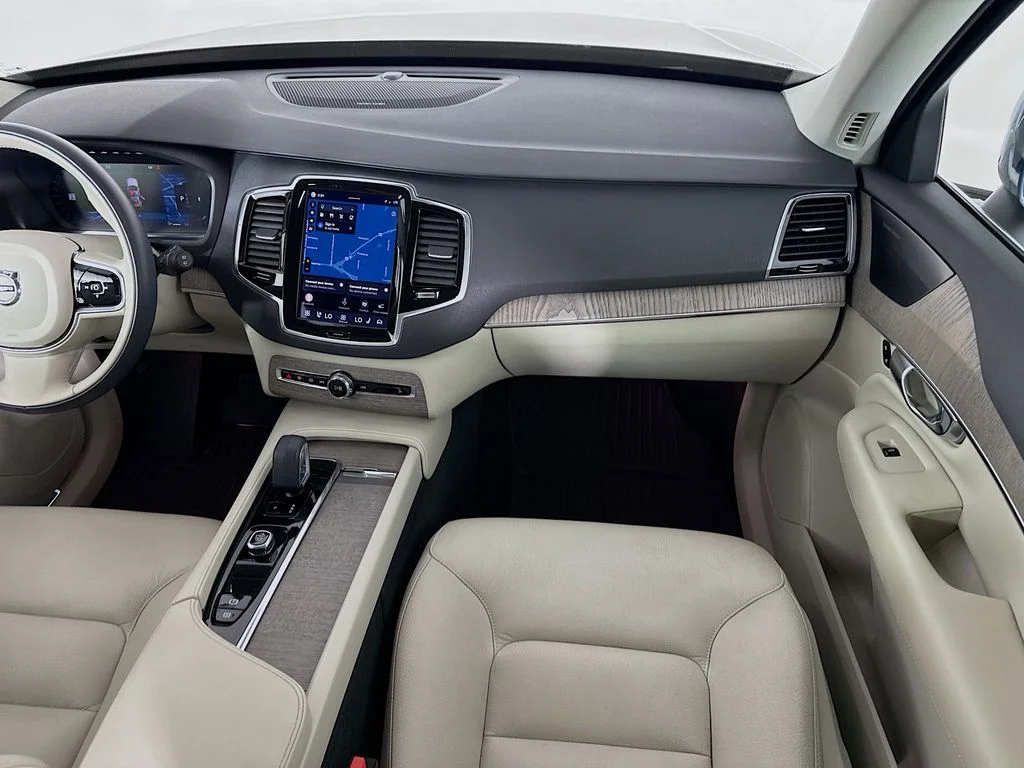 Certified Used 2023 Denim Blue Metallic Volvo B6 Plus 6-Seater image 20