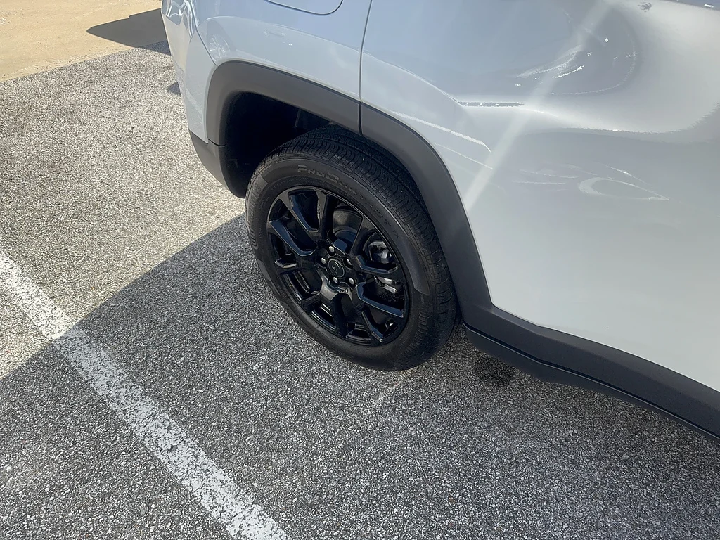 Used 2025 Bright White Clear Coat Jeep Latitude image 12