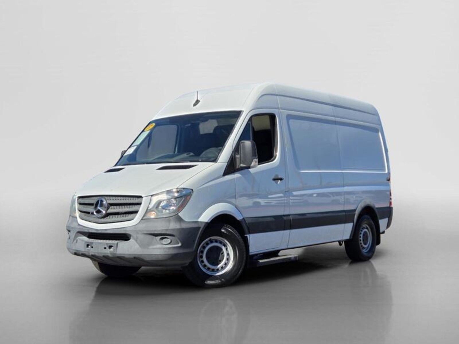 Used 2017 Arctic White Mercedes-Benz Worker image 1
