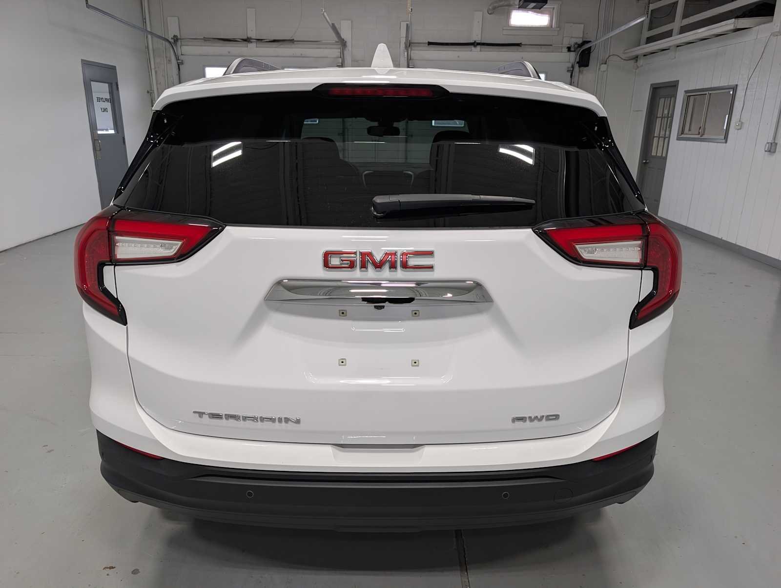 Used 2023 Summit White GMC SLE image 8