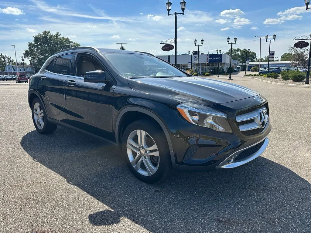 Used 2015 Black Mercedes-Benz GLA 250 image 3