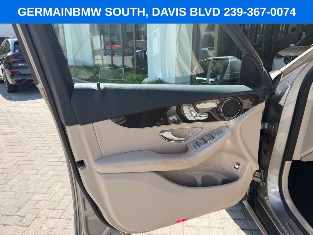 Used 2022 Mojave Silver Metallic Mercedes-Benz GLC 300 image 18