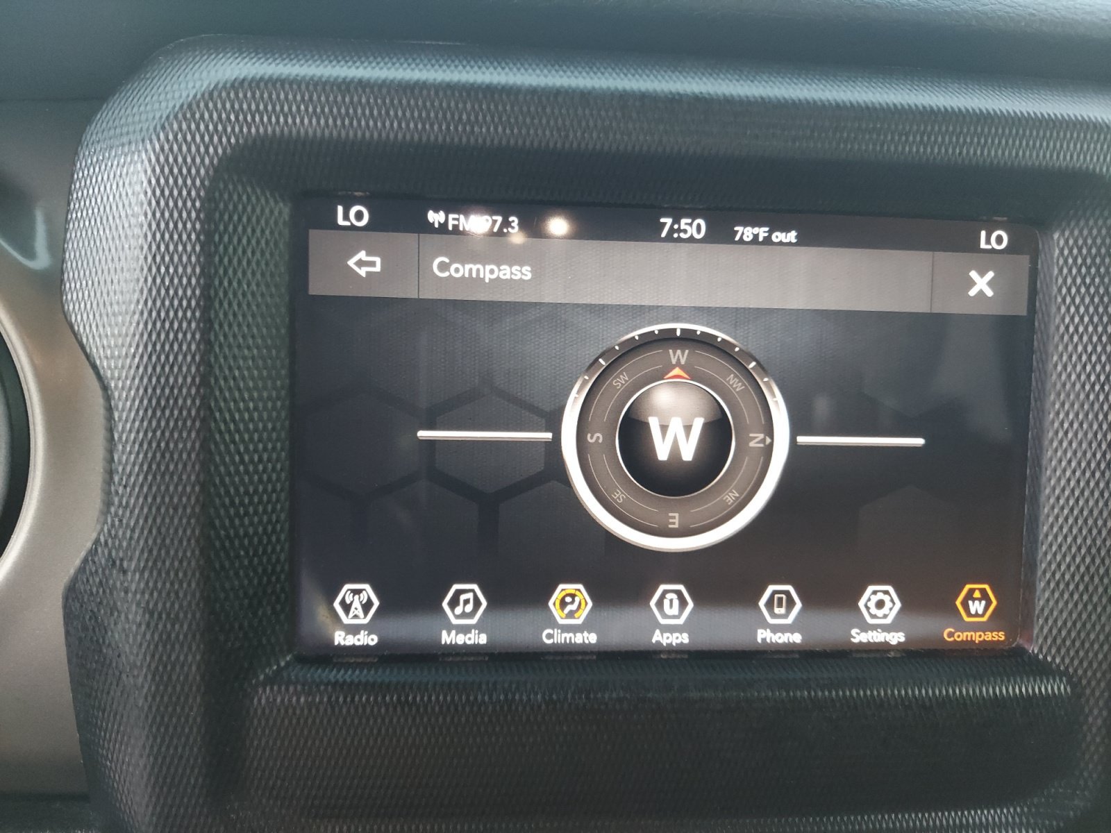 Used 2020 Bikini Pearlcoat Jeep Sport S image 14