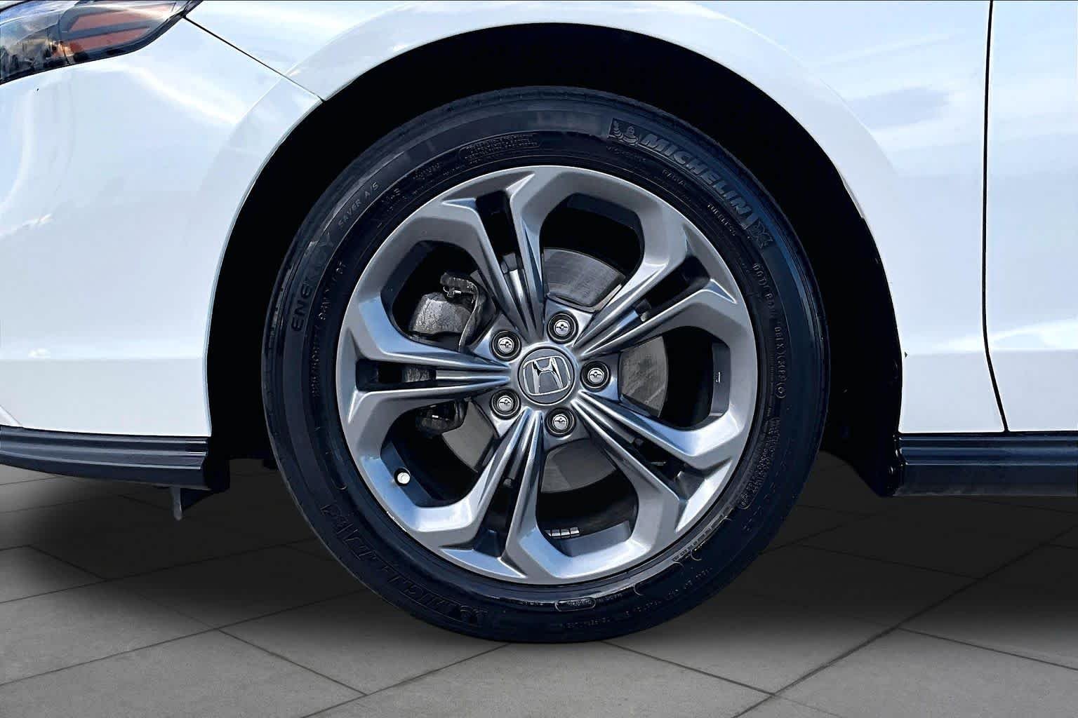 Used 2023 Platinum White Pearl Honda EX image 10