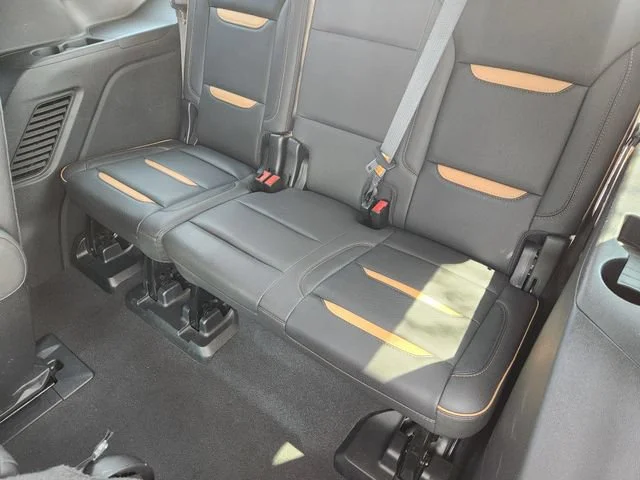 Used 2023 TITANIUM RUSH METALLIC GMC AT4 image 31
