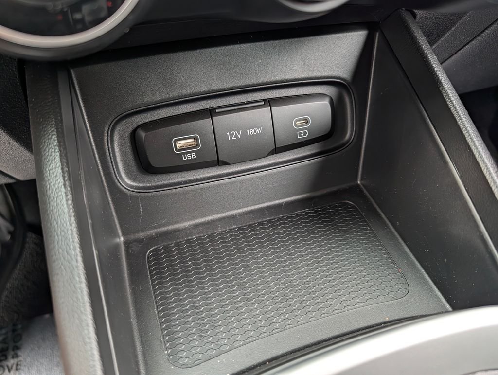 2025 Hyundai Venue SE - Photo 24