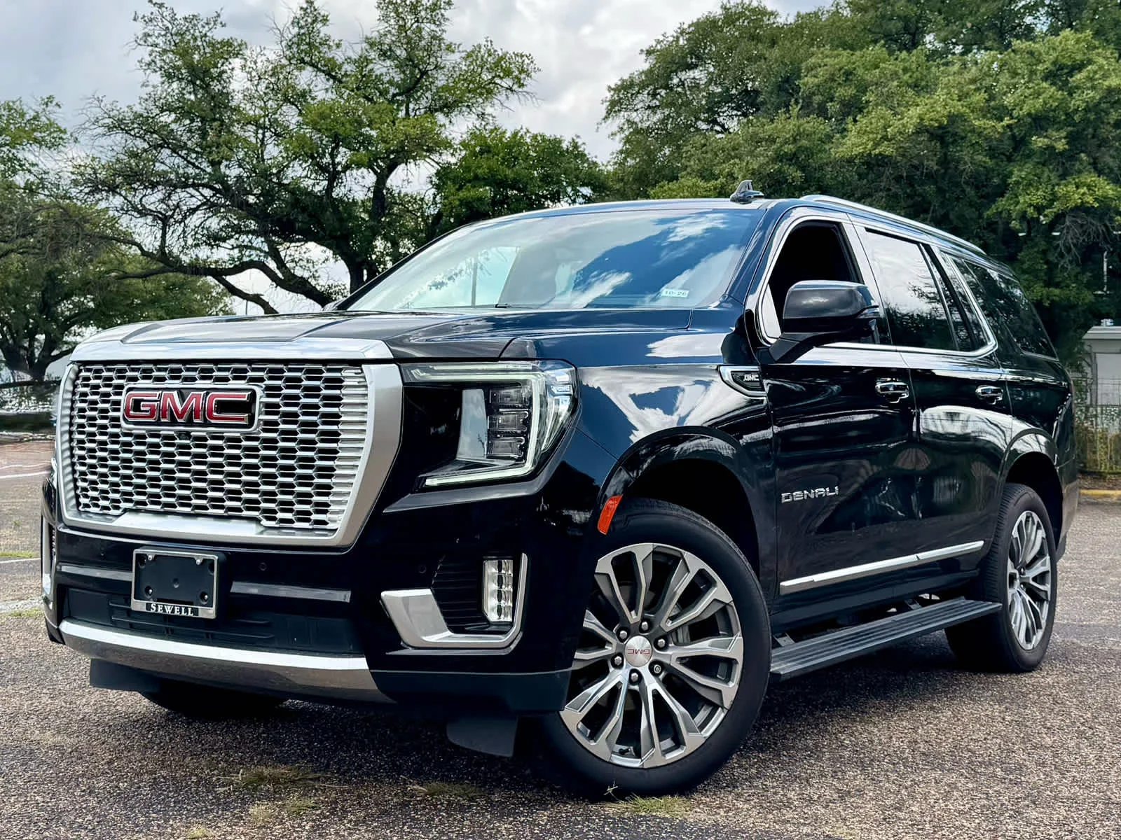 2021 GMC Yukon 4WD Denali's photo