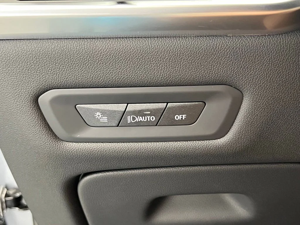 New 2026 Skyscraper Grey Metallic BMW sDrive40i image 21
