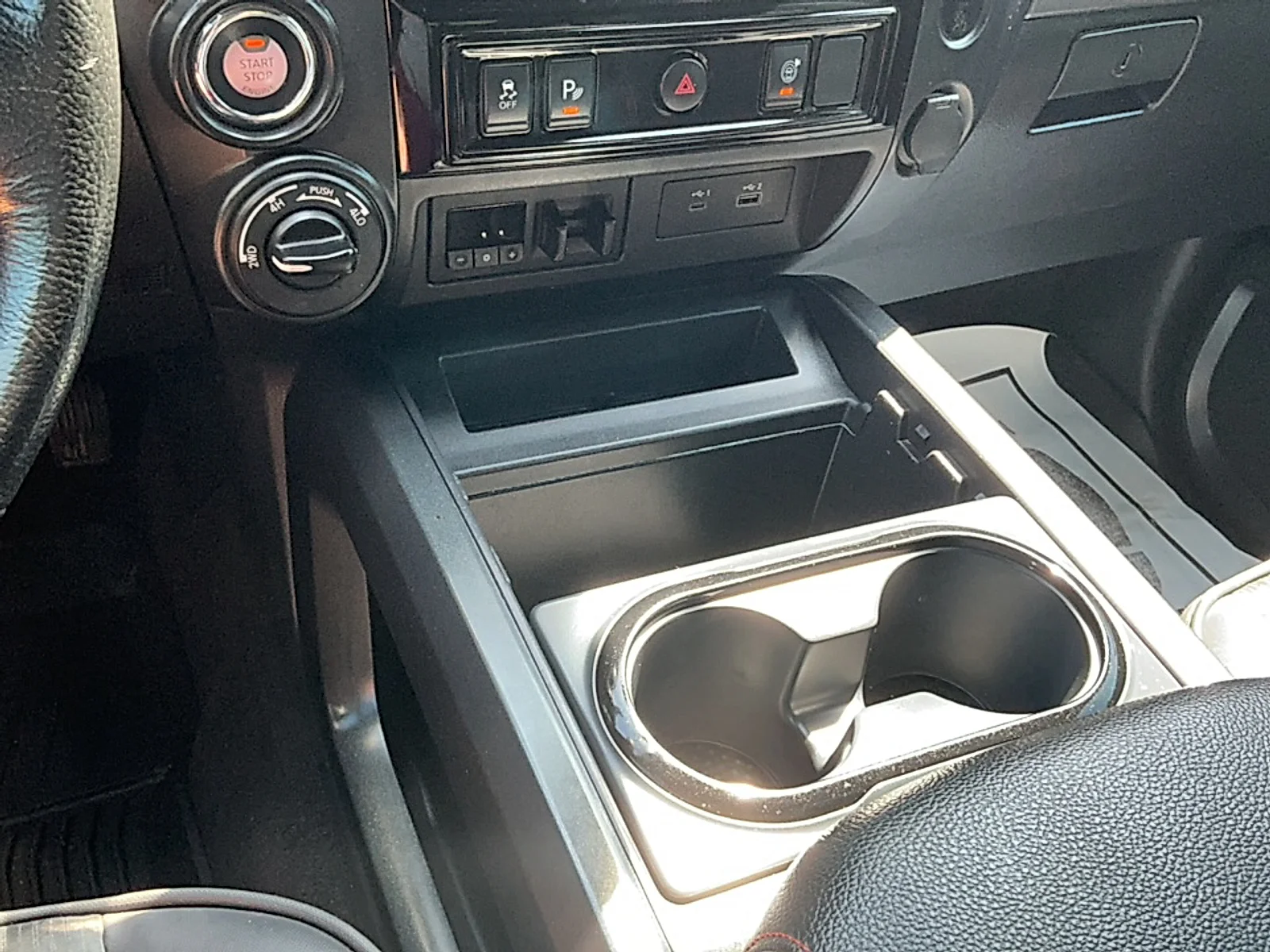 Used 2023  Nissan Crew Cab PRO-4X 4x4 image 10
