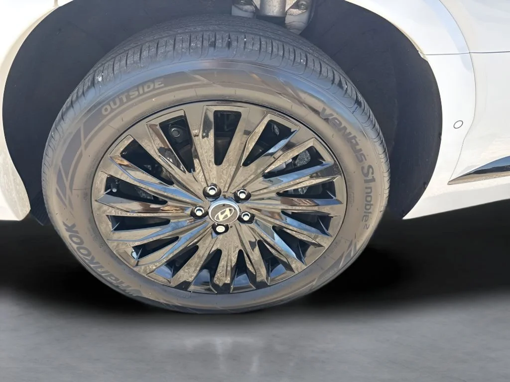 Used 2025  Hyundai Calligraphy Night Edition image 38