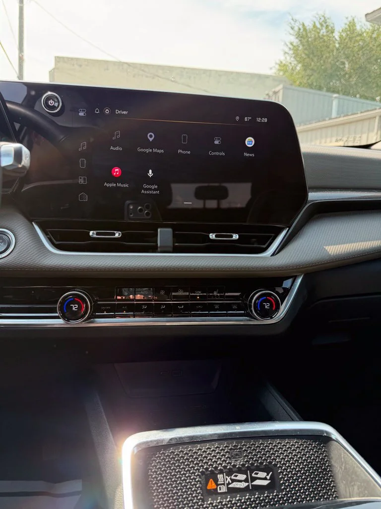 Used 2025 Summit White Chevrolet LT image 14
