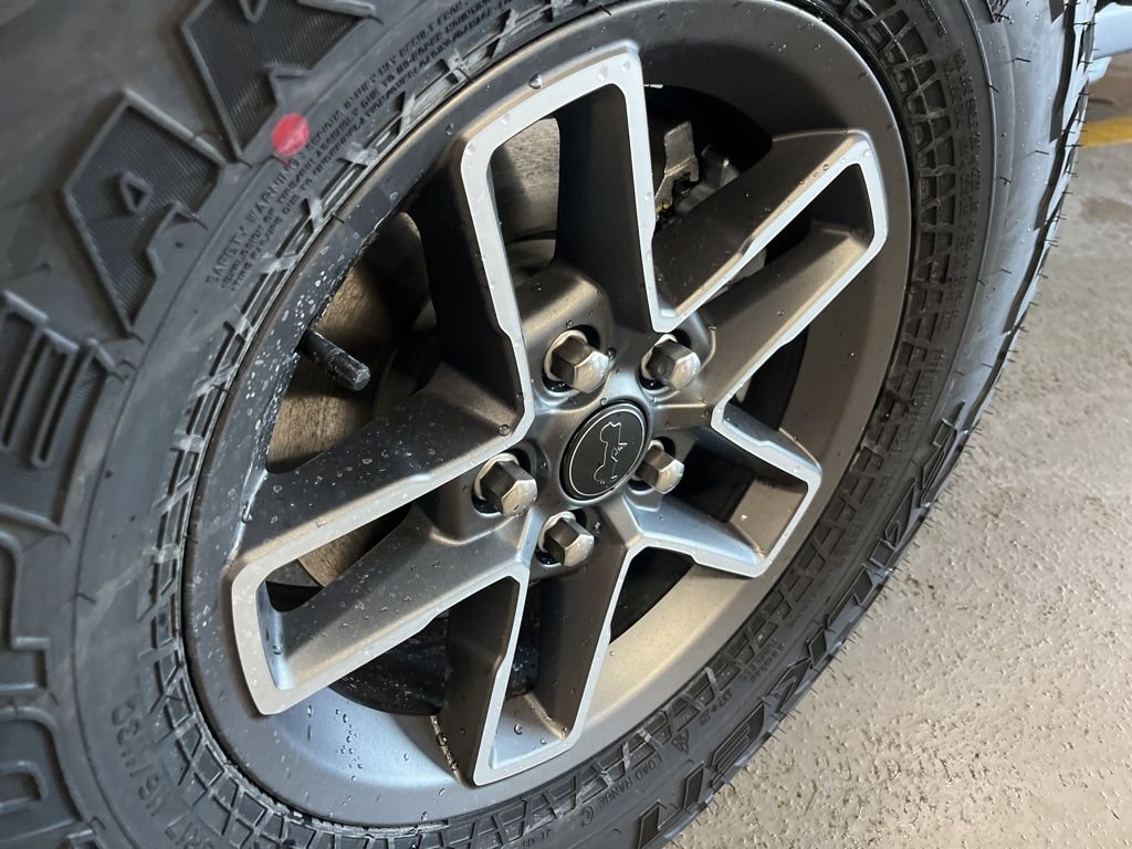 New 2026 Hydro Blue Pearl-Coat Exterior Paint Jeep Mojave image 18