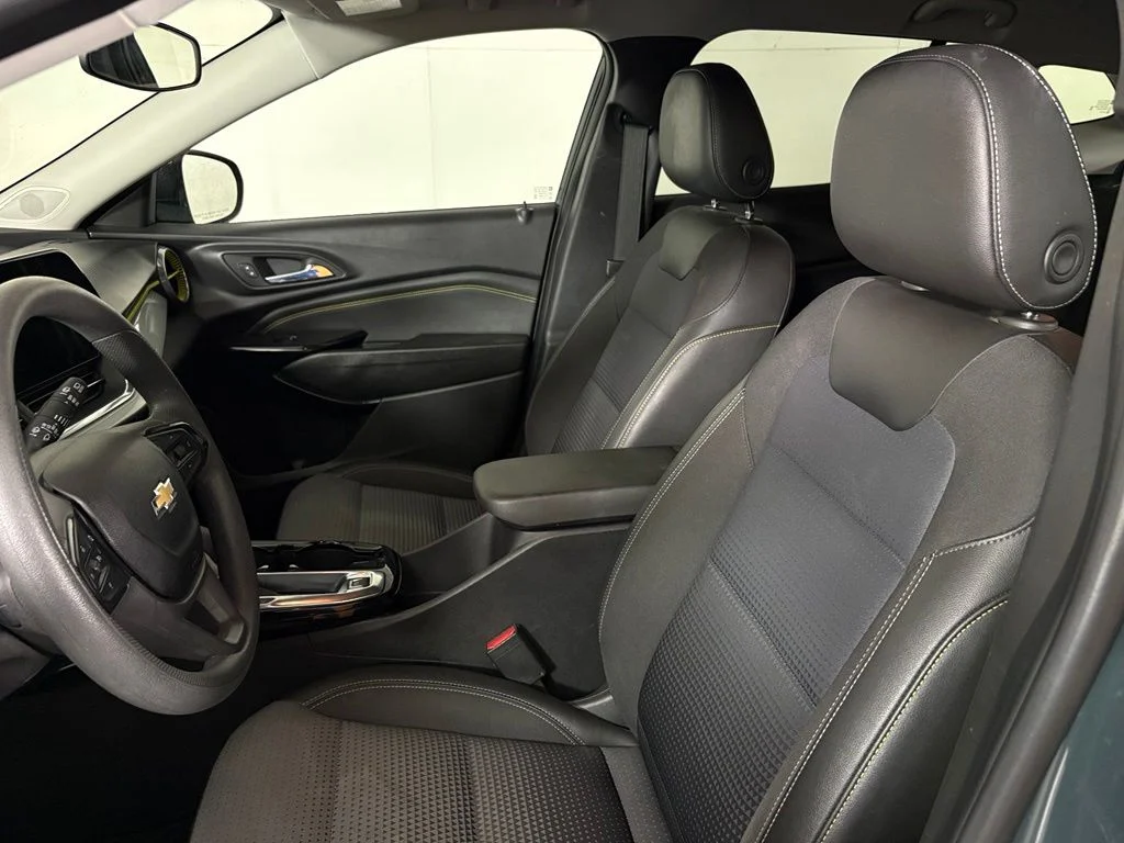 Used 2025 Gray Chevrolet LT image 17