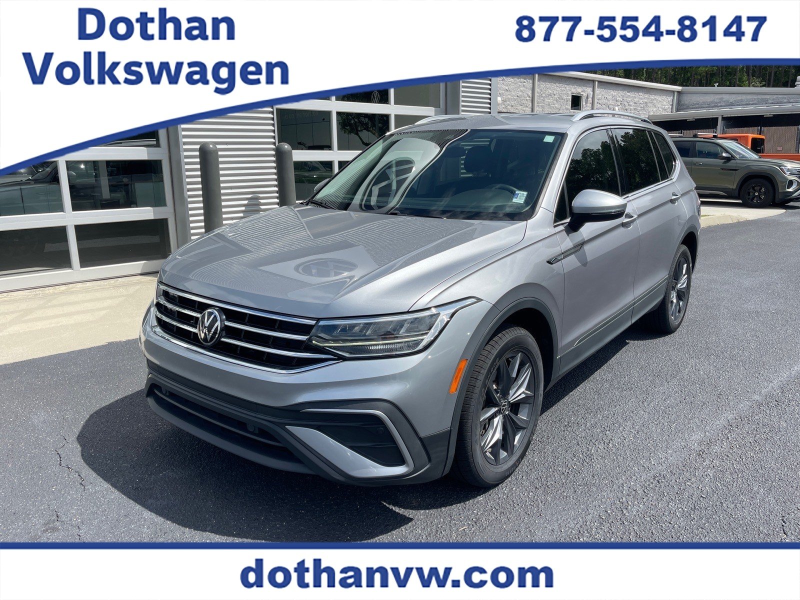 Used 2023 Pyrite Silver Metallic K2k2 Volkswagen SE image 1