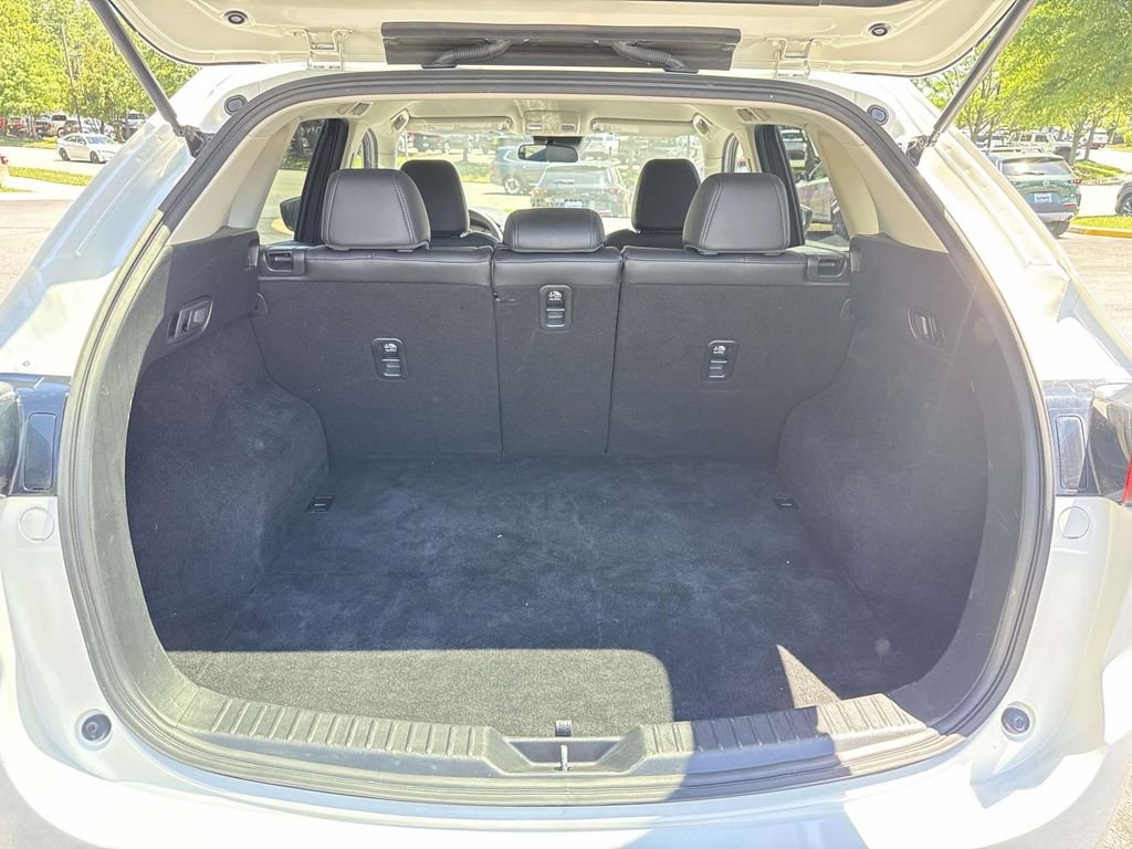 Used 2019 White Mazda Touring image 29