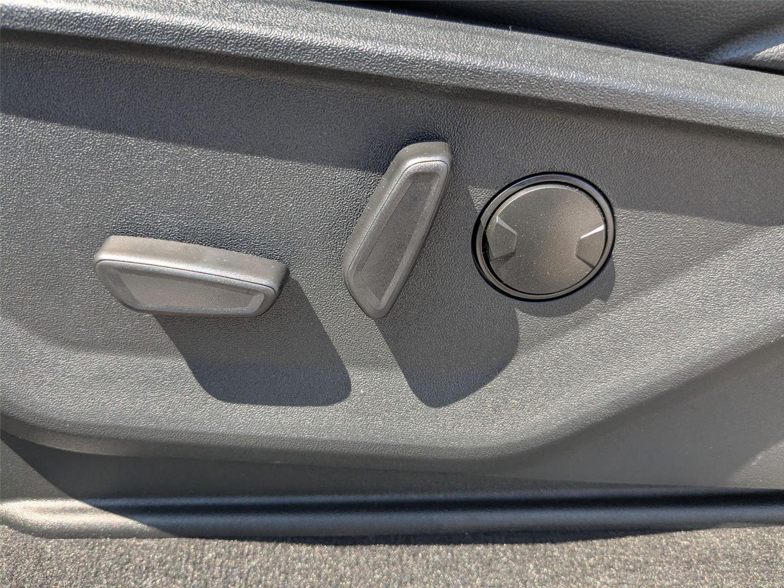 New 2026 Star White Metallic Tri-Coat Ford F-250® Lariat® image 14