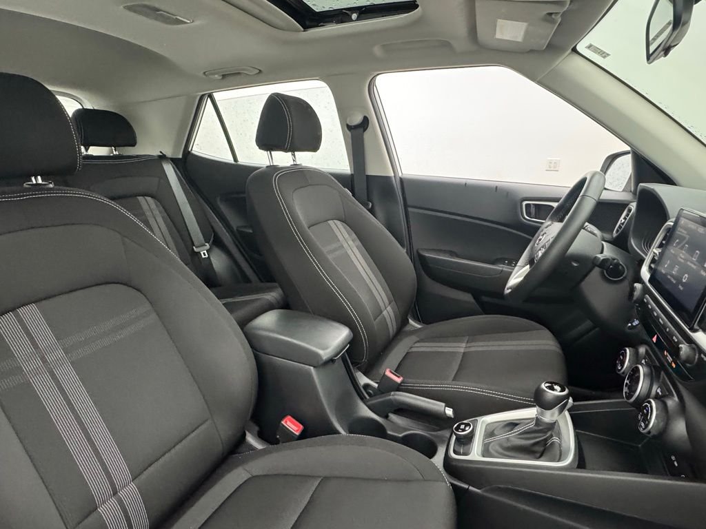 Used 2025 Lunar White Hyundai SEL image 31