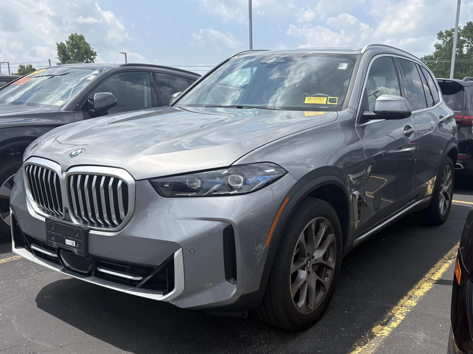Used 2024 Skyscraper Grey Metallic BMW xDrive40i image 3