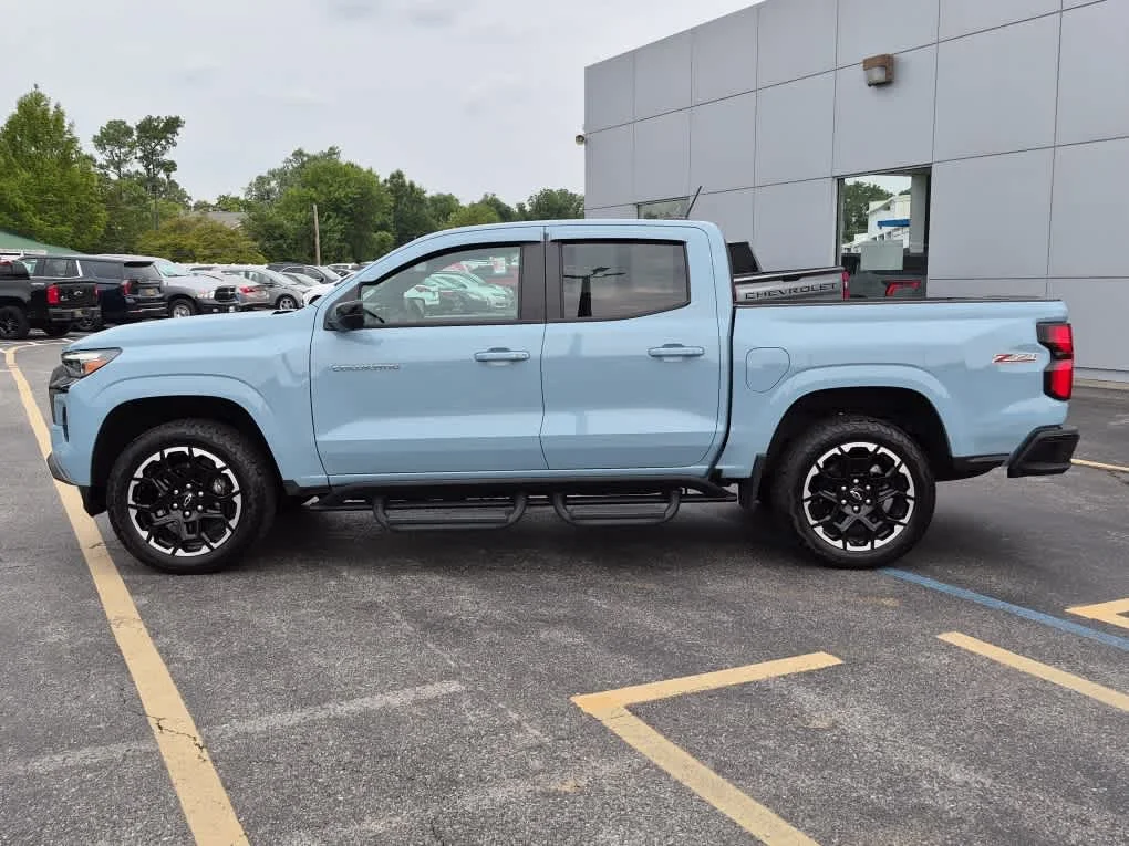 Used 2026 Snowdrift Metallic Chevrolet 4WD Z71 image 5