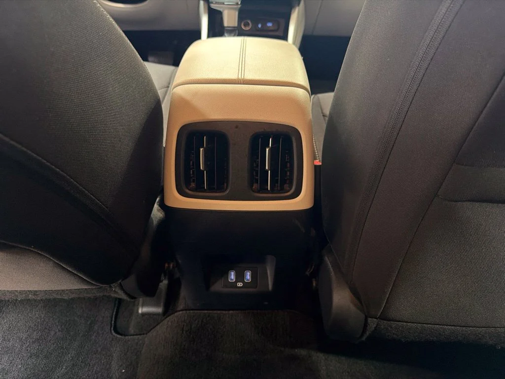 Used 2023 Amazon Gray Hyundai SEL image 19