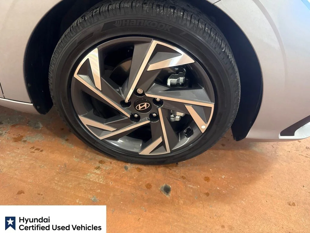 Certified Used 2025 Fluid Metal Hyundai SEL Convenience image 13