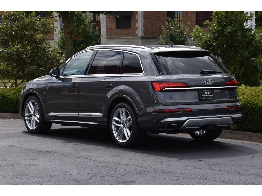Used 2025 Gry Audi Premium Plus image 6