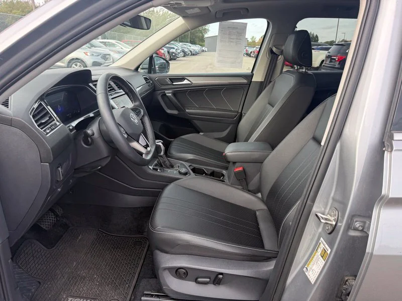 Used 2024  Volkswagen 2.0T SE image 3