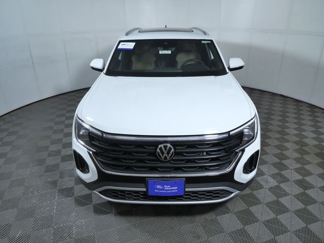 Certified Used 2024  Volkswagen 2.0T SE w/Technology image 3