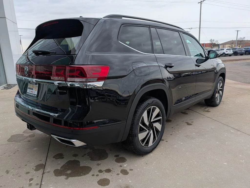 New 2026 Black Volkswagen 2.0T SE w/Technology image 3