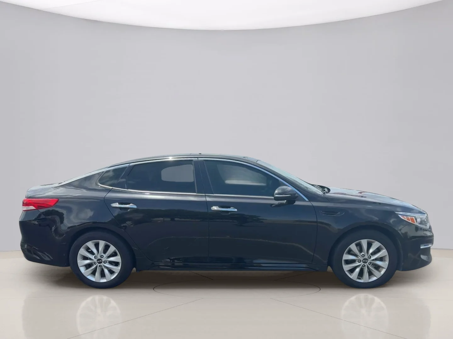 Used 2018 Black Kia EX image 6