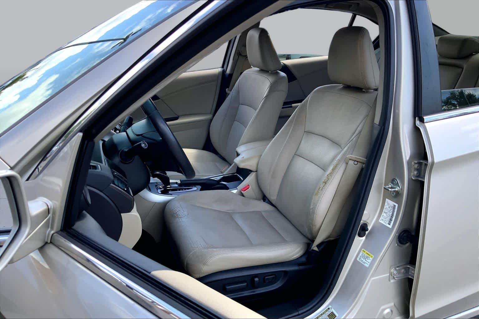Used 2014 Champagne Frost Pearl Honda EX-L image 8