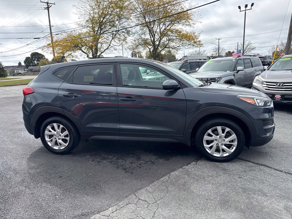 Used 2020 Blue Hyundai SE image 4