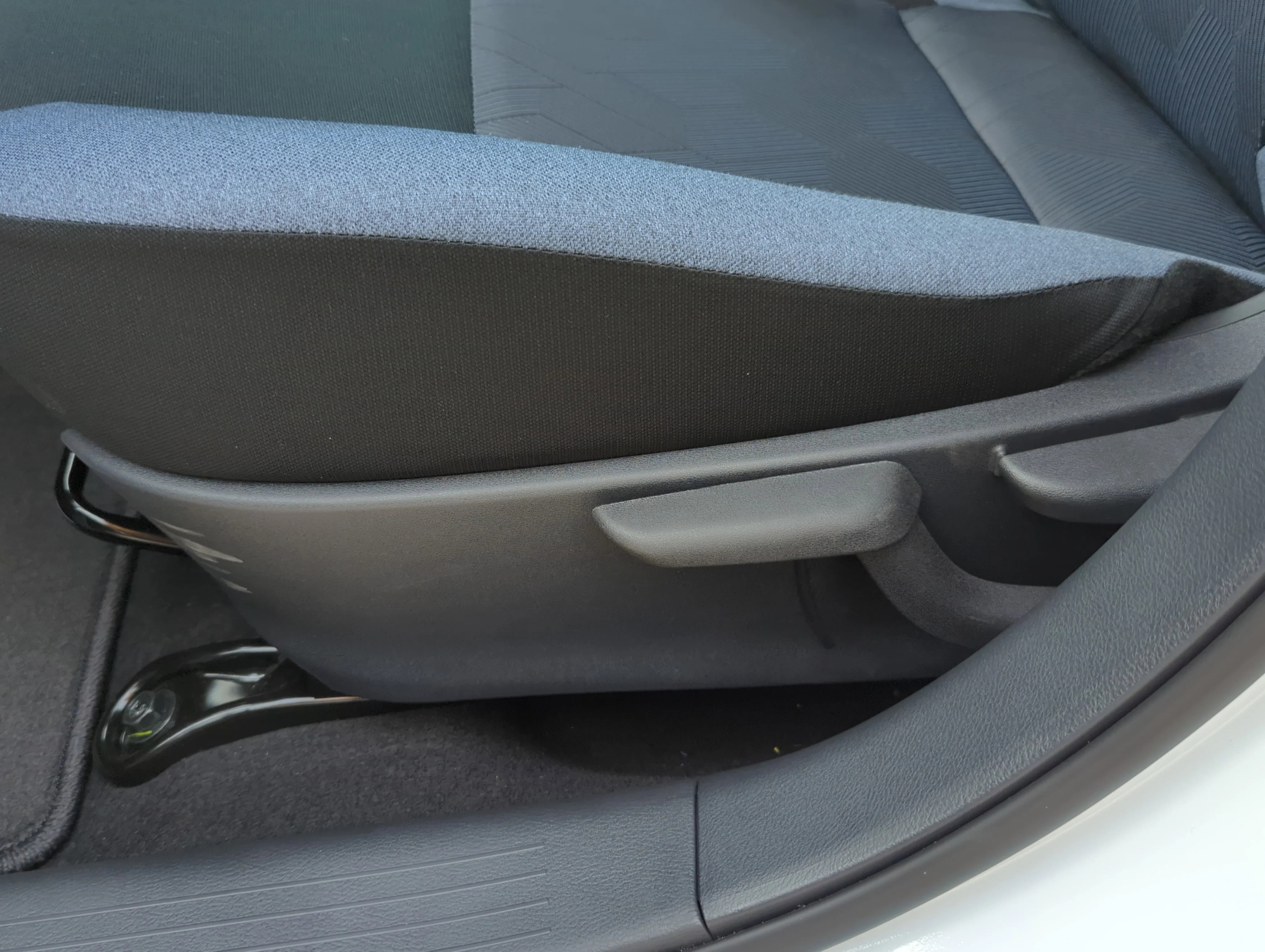 New 2025 Aspen White Tricoat Nissan SV image 22