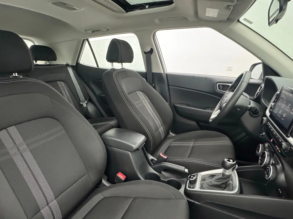 Used 2025 Lunar White Hyundai SEL image 31