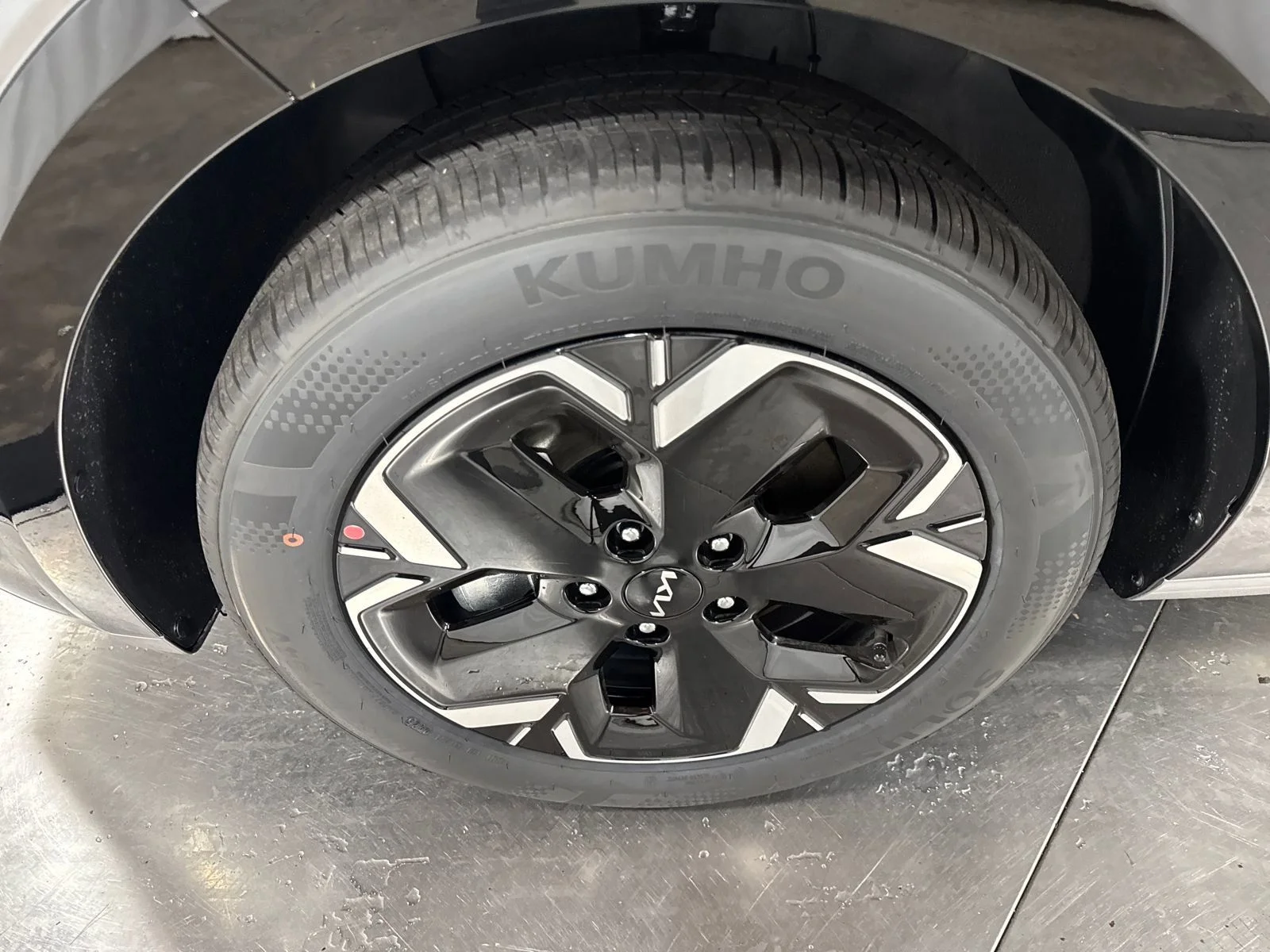 New 2026 Steel Gray Kia Wind image 10