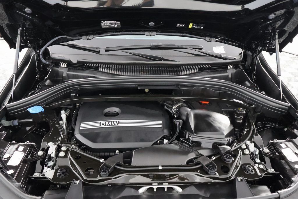 Used 2025 Black BMW xDrive28i image 15