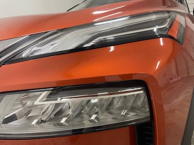 Used 2021 Orange Nissan Platinum image 4