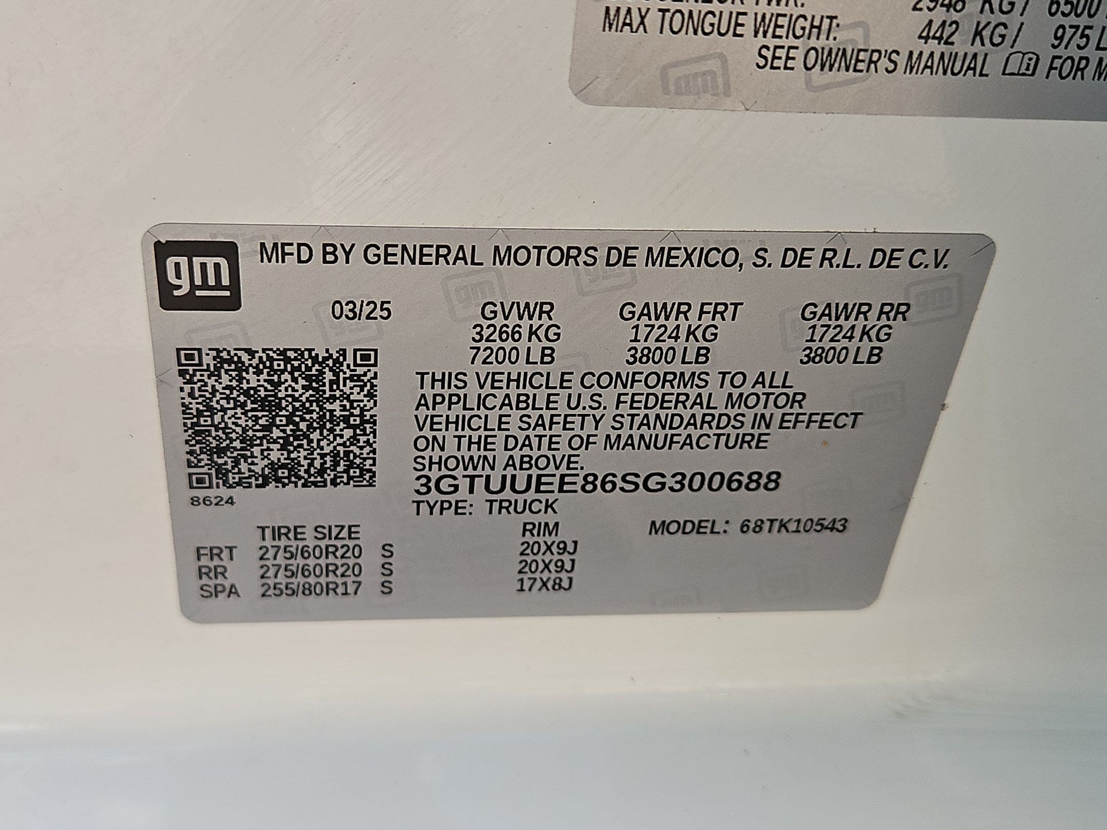 Used 2025 Summit White GMC AT4 image 34