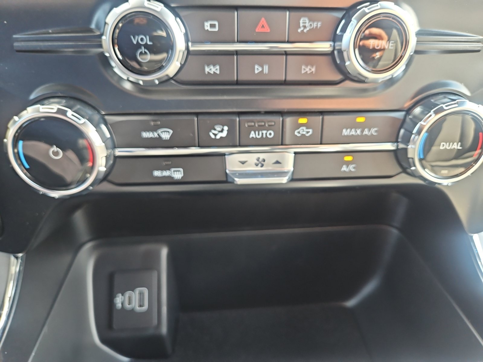 New 2026 Agate Black Metallic Ford XLT image 16