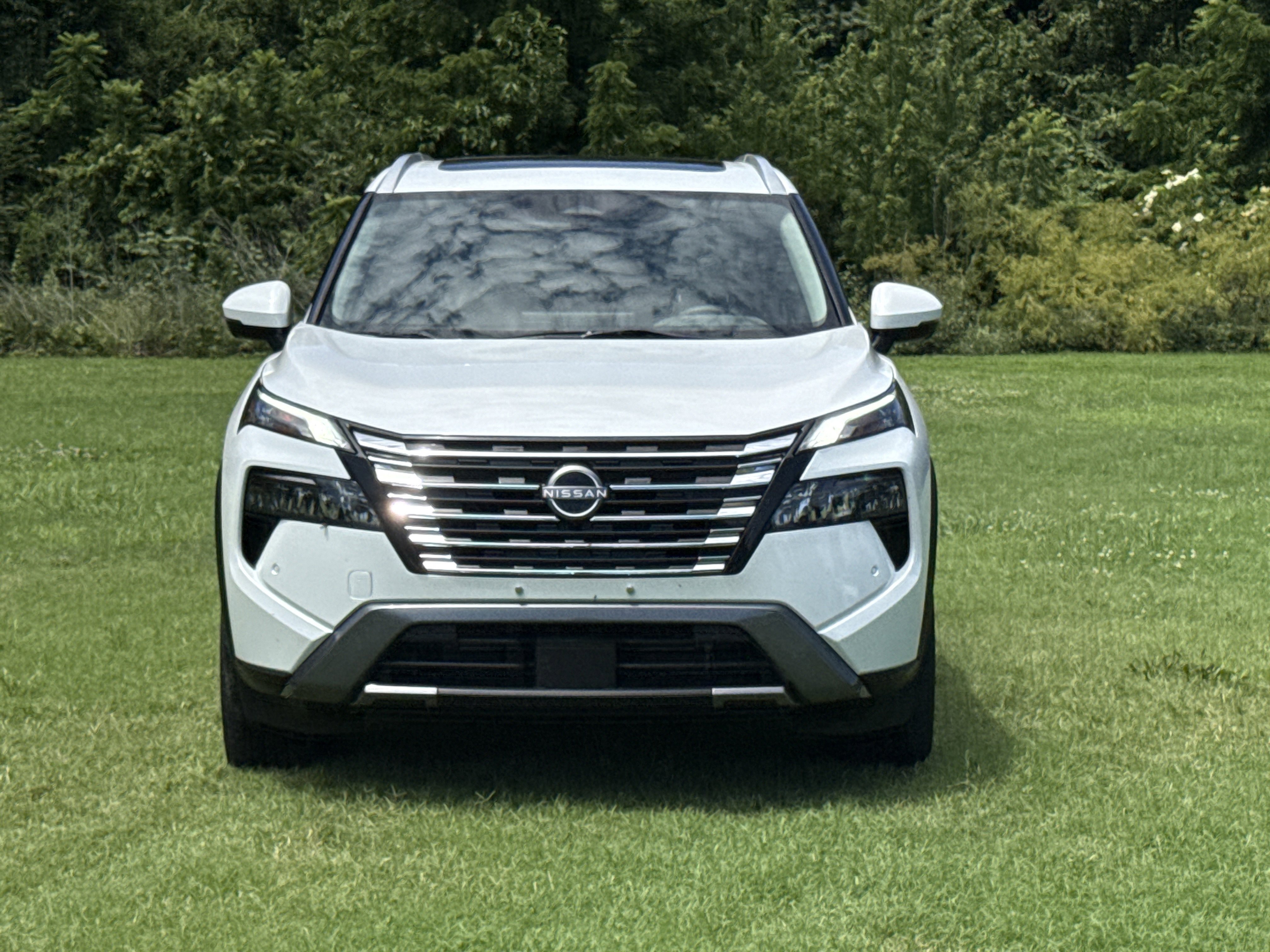 Used 2024 Everest White Pearl Nissan SL image 2