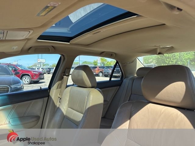 Used 2005 White Honda EX-L image 9