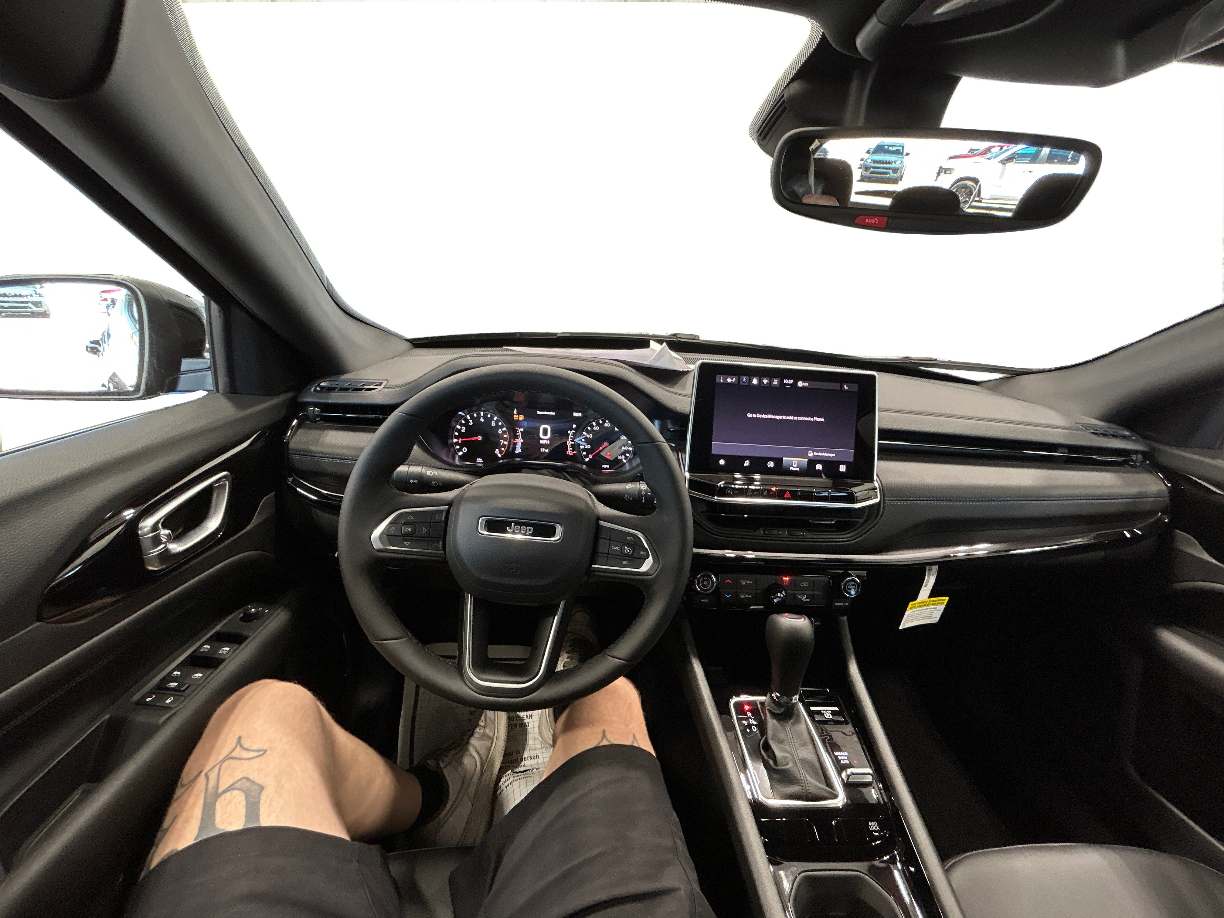 New 2026 Diamond Black Crystal Pearlcoat Jeep Latitude image 19