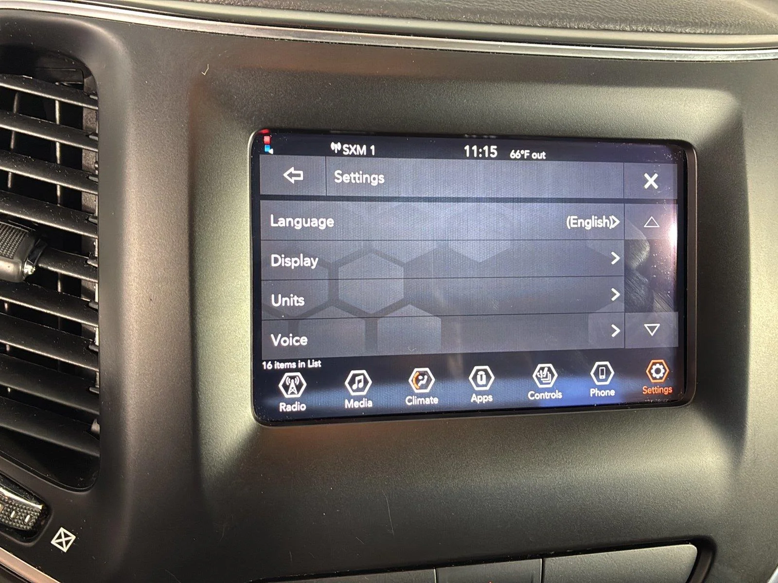 Used 2019 Bright White Clearcoat Jeep Latitude image 28